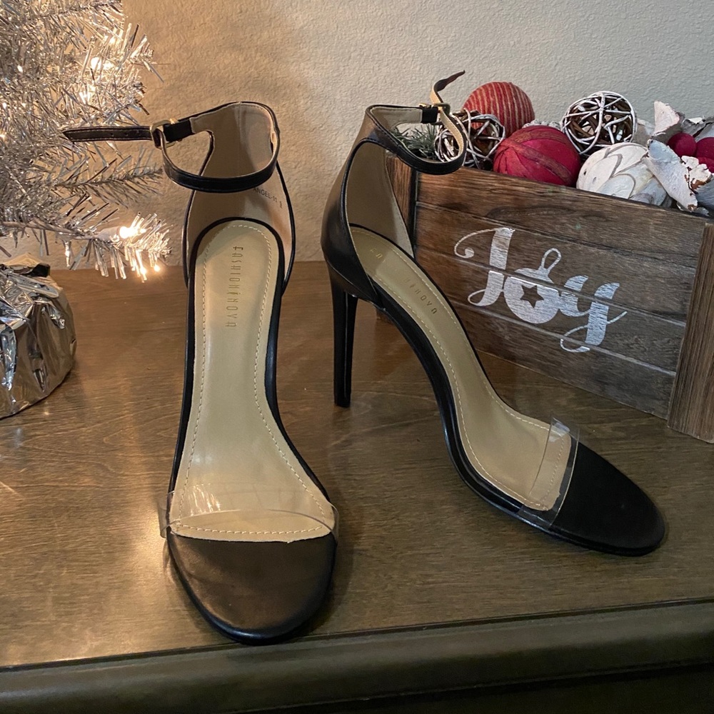 Fashion Nova Black Pump